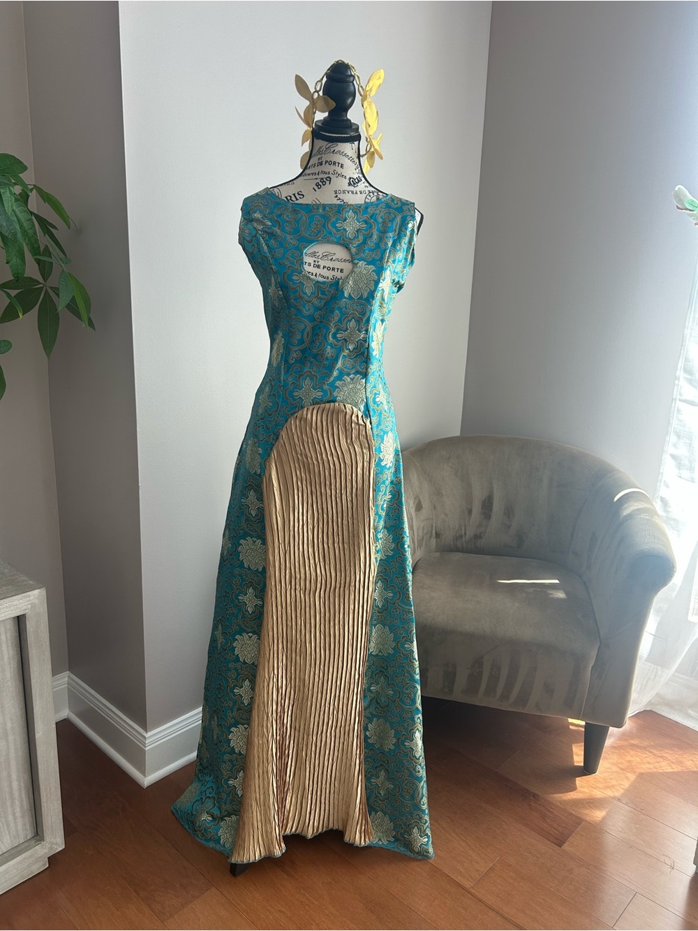 Costume Culture Noble Lady Blue Long Dress & Headpiece Halloween Costume Size S
